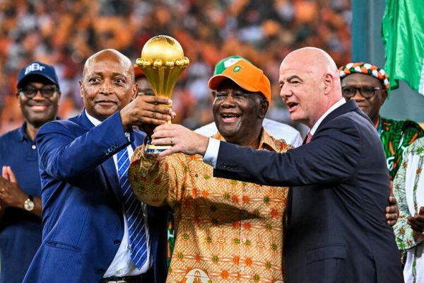 CAF President Patrice Motsepe (L), President of Ivory Coast Alassane Ouattara (C) and President of FIFA Gianni Infantino holding the AFCON title. PHOTO|AFP